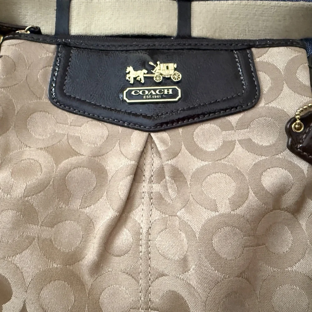 Coach crossbody bag in very good condition. - Picture 2 of 7